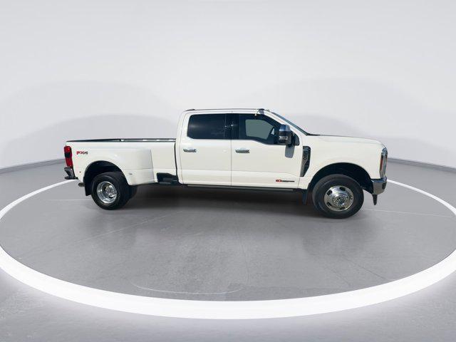 Photo of 2025 Star White Metallic Tri-Coat Ford F-350