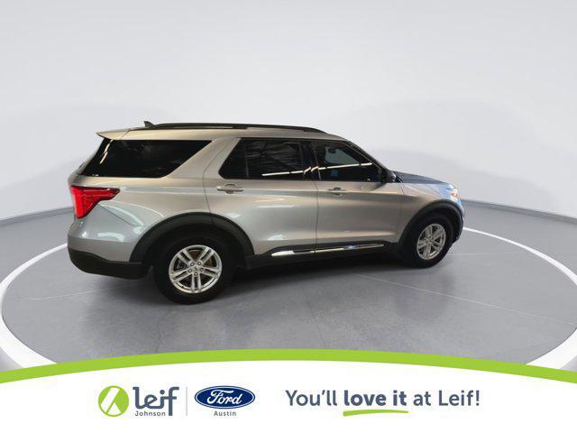 Photo of 2021 Iconic Silver Metallic Ford Explorer