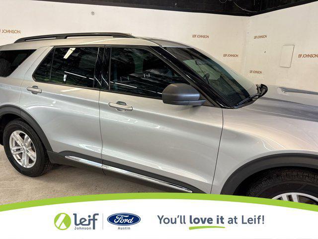 Photo of 2021 Iconic Silver Metallic Ford Explorer