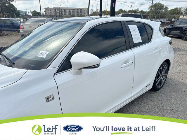 Photo of 2015 White Lexus CT 200h