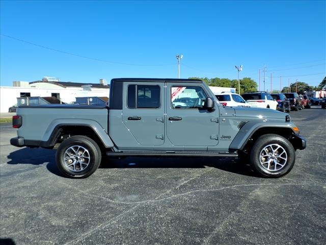 Photo of 2024 Anvil Clear Coat Jeep Gladiator