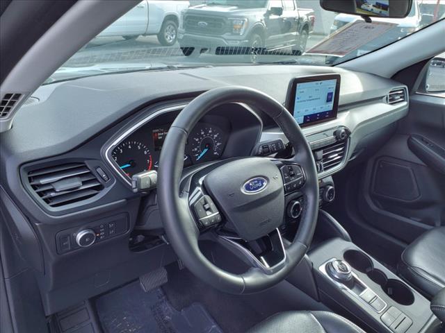 Photo of 2022 Carbonized Gray Metallic Ford Escape