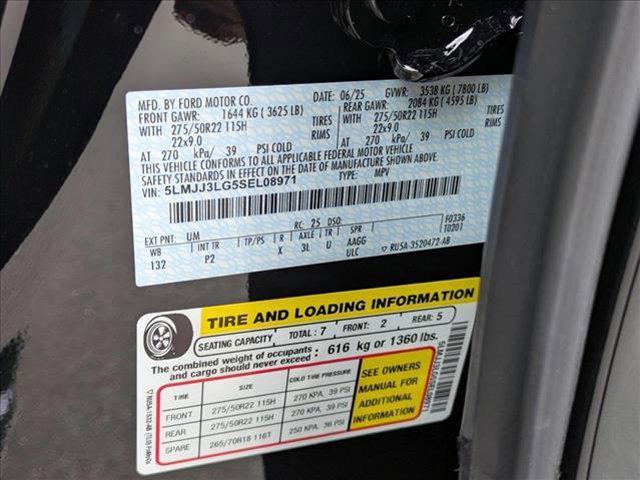 Photo of 2025 Infinite Black Metallic Clearcoat Lincoln Navigator