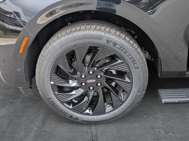 Photo of 2025 Infinite Black Metallic Clearcoat Lincoln Navigator