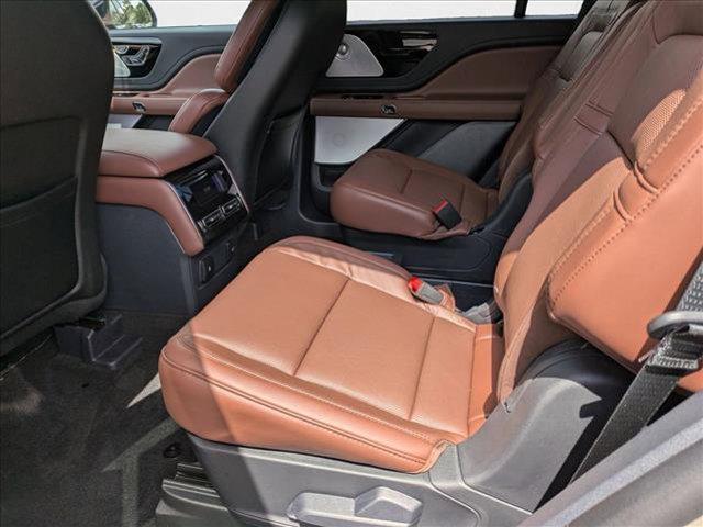 Photo of 2025 Harbor Gray Clearcoat Lincoln Aviator
