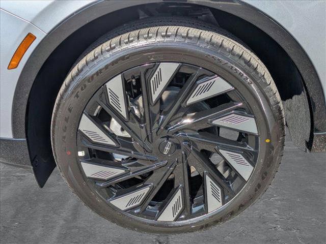 Photo of 2025 Silver Radiance Metallic Clearcoat Lincoln Nautilus