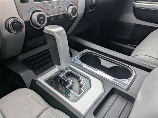 Photo of 2014 White Toyota Tundra
