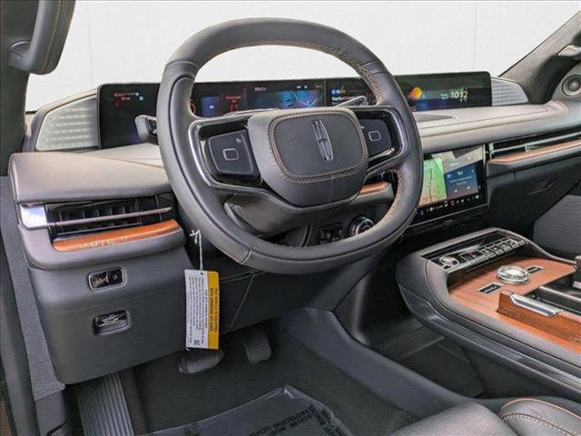 Photo of 2025 Sunrise Copper Metallic Pearlcoat Lincoln Navigator