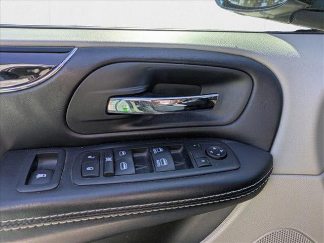 Photo of 2019 White Knuckle Clearcoat Dodge Grand Caravan