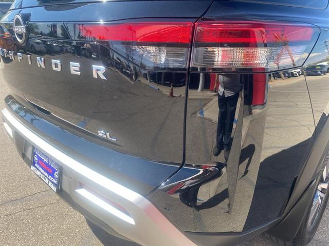 Photo of 2023 Super Black Nissan Pathfinder