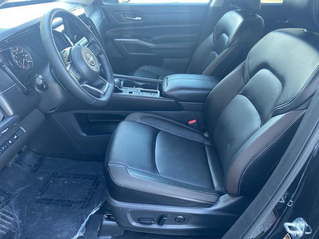 Photo of 2023 Super Black Nissan Pathfinder