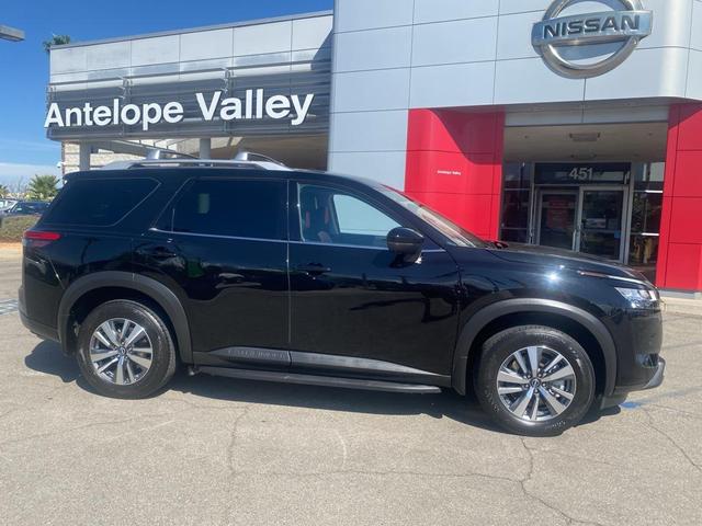 Photo of 2023 Super Black Nissan Pathfinder
