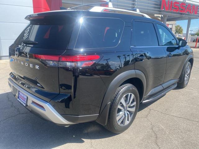 Photo of 2023 Super Black Nissan Pathfinder