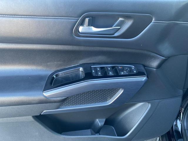 Photo of 2023 Super Black Nissan Pathfinder