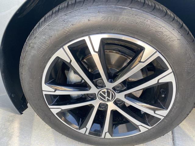 Photo of 2024 Platinum Gray Metallic Volkswagen Jetta