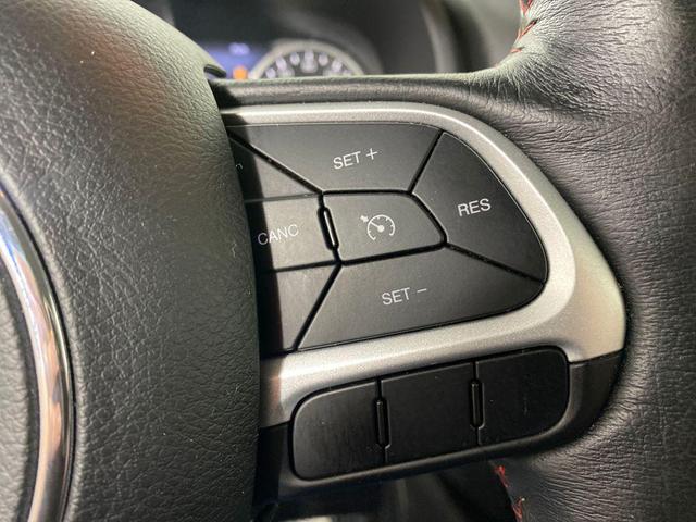 Photo of 2021 Alpine White Clearcoat Jeep Renegade