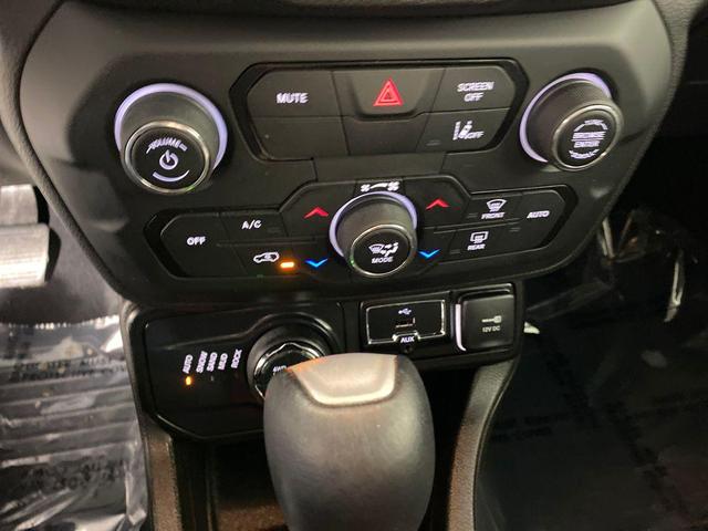 Photo of 2021 Alpine White Clearcoat Jeep Renegade