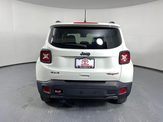 Photo of 2021 Alpine White Clearcoat Jeep Renegade