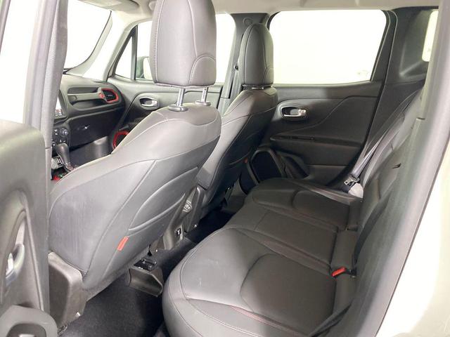 Photo of 2021 Alpine White Clearcoat Jeep Renegade