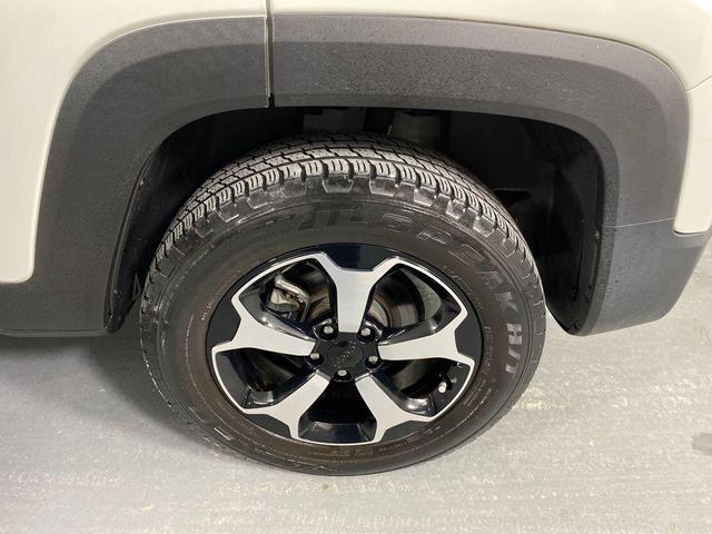 Photo of 2021 Alpine White Clearcoat Jeep Renegade