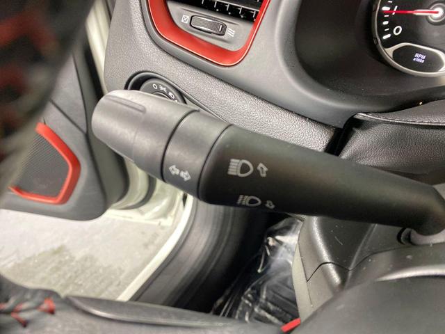 Photo of 2021 Alpine White Clearcoat Jeep Renegade