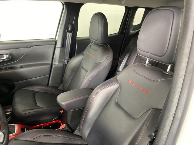 Photo of 2021 Alpine White Clearcoat Jeep Renegade