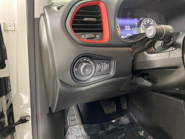 Photo of 2021 Alpine White Clearcoat Jeep Renegade