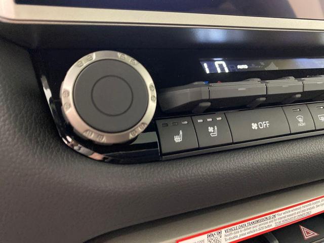 Photo of 2025 Midnight Black Metallic Toyota Tundra Hybrid