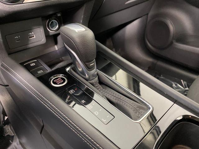 Photo of 2024 Electric Blue Metallic Nissan Kicks