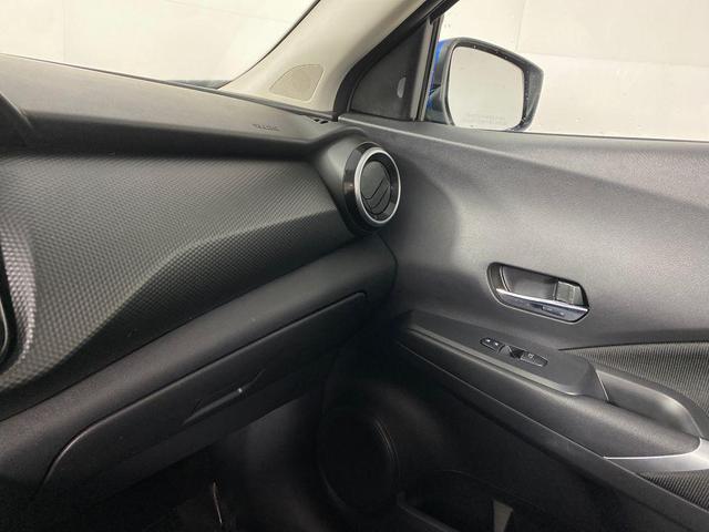 Photo of 2024 Electric Blue Metallic Nissan Kicks
