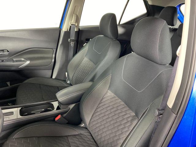 Photo of 2024 Electric Blue Metallic Nissan Kicks