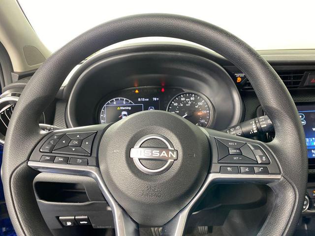 Photo of 2024 Electric Blue Metallic Nissan Kicks