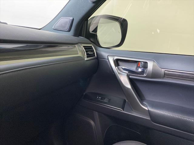 Photo of 2023 Eminent White Pearl Lexus GX 460