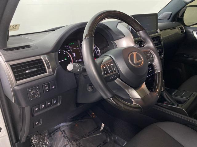 Photo of 2023 Eminent White Pearl Lexus GX 460