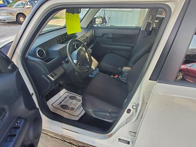 Photo of 2008 White Scion xB