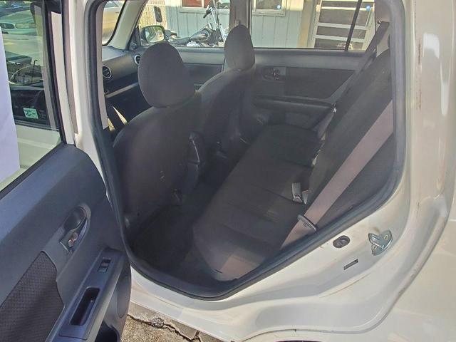 Photo of 2008 White Scion xB