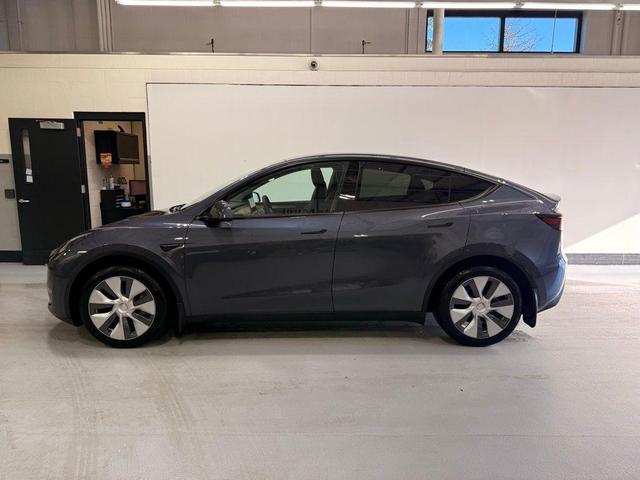Photo of 2023 Gray Tesla Model Y
