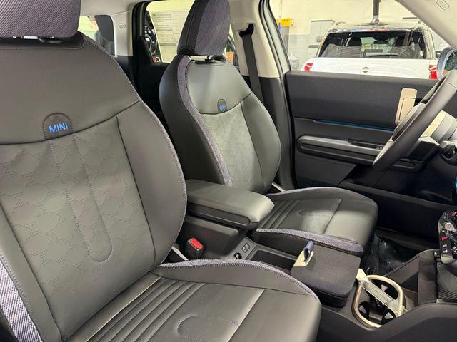 Photo of 2025 Melting Silver III Metallic MINI Countryman