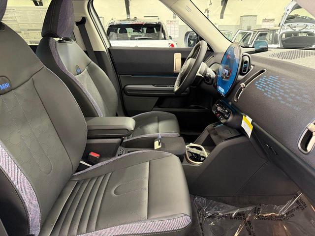 Photo of 2025 Melting Silver III Metallic MINI Countryman