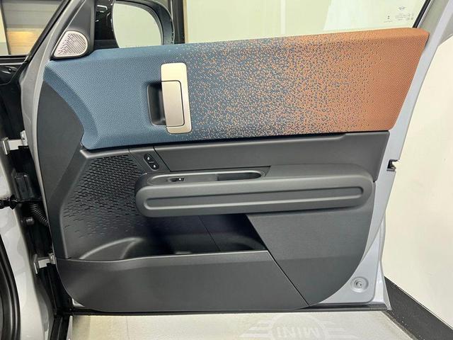 Photo of 2025 Melting Silver III Metallic MINI Countryman