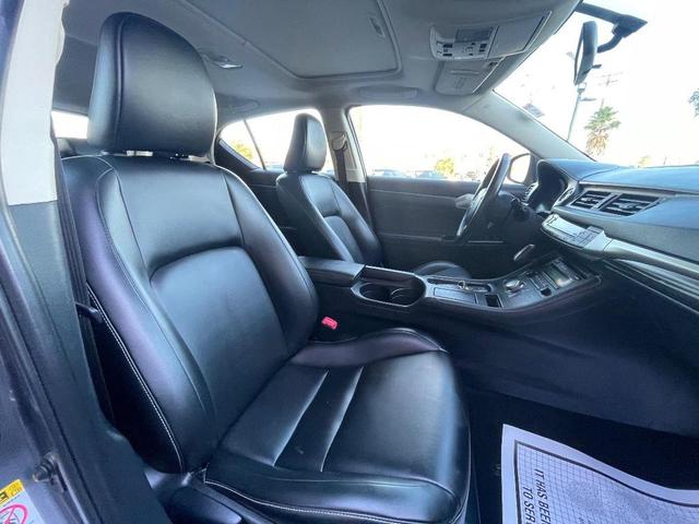 Photo of 2015 Nebula Gray Pearl Lexus CT 200h