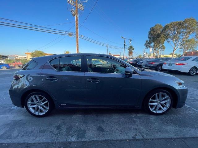 Photo of 2015 Nebula Gray Pearl Lexus CT 200h
