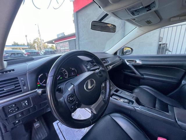 Photo of 2015 Nebula Gray Pearl Lexus CT 200h