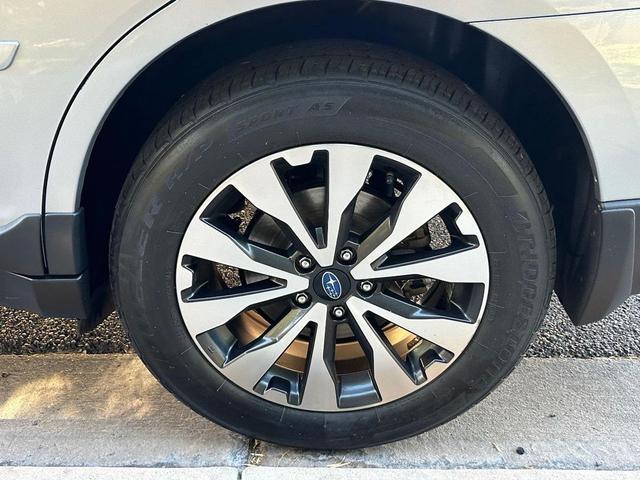 Photo of 2017 Ice Silver Metallic Subaru Outback
