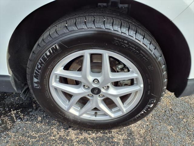 Photo of 2024 White Ford Edge