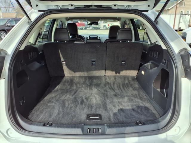 Photo of 2024 White Ford Edge