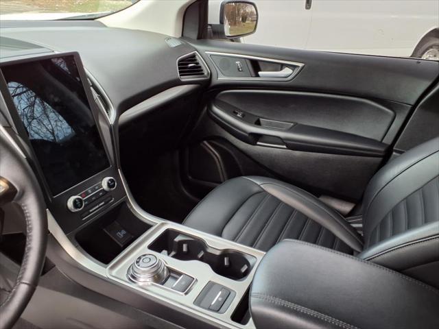 Photo of 2024 White Ford Edge