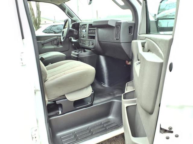Photo of 2019 Summit White Chevrolet Express 3500