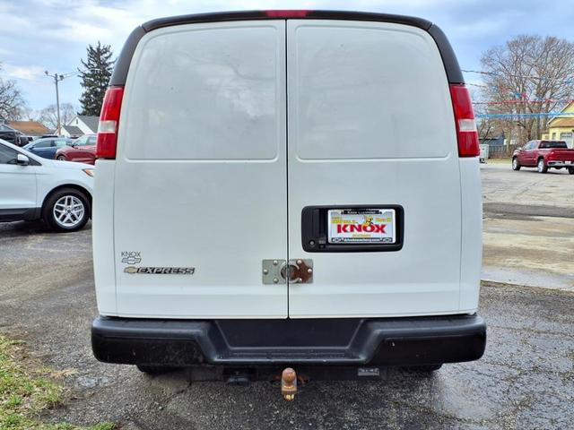 Photo of 2019 Summit White Chevrolet Express 3500
