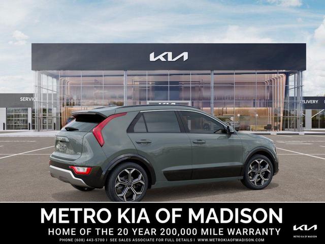 Photo of 2025 Cityscape Green Kia Niro